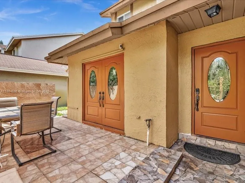 9900 SW 12 st