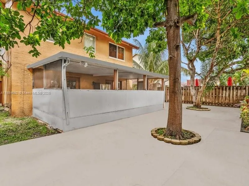9900 SW 12 st
