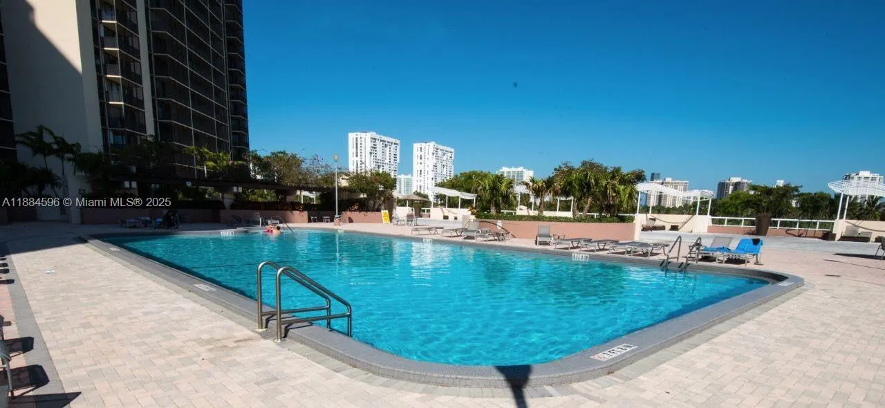 20301 W Country Club Dr, #1122
