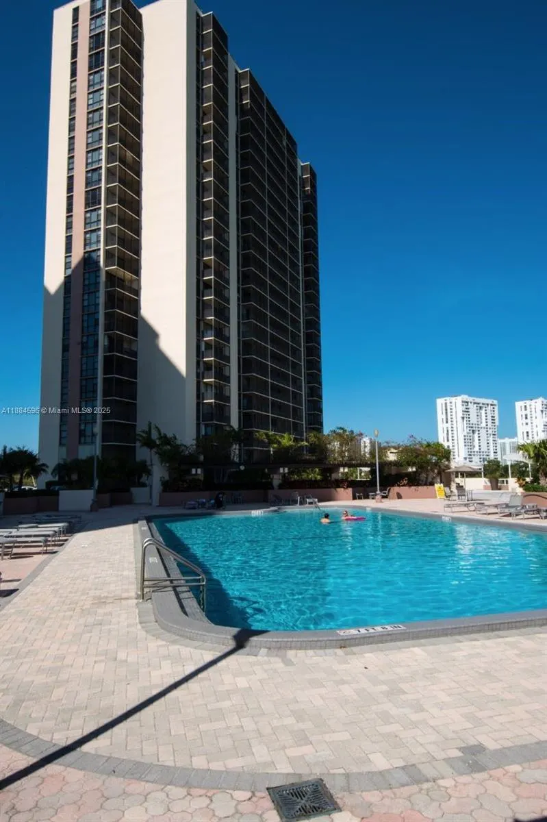 20301 W Country Club Dr, #1122