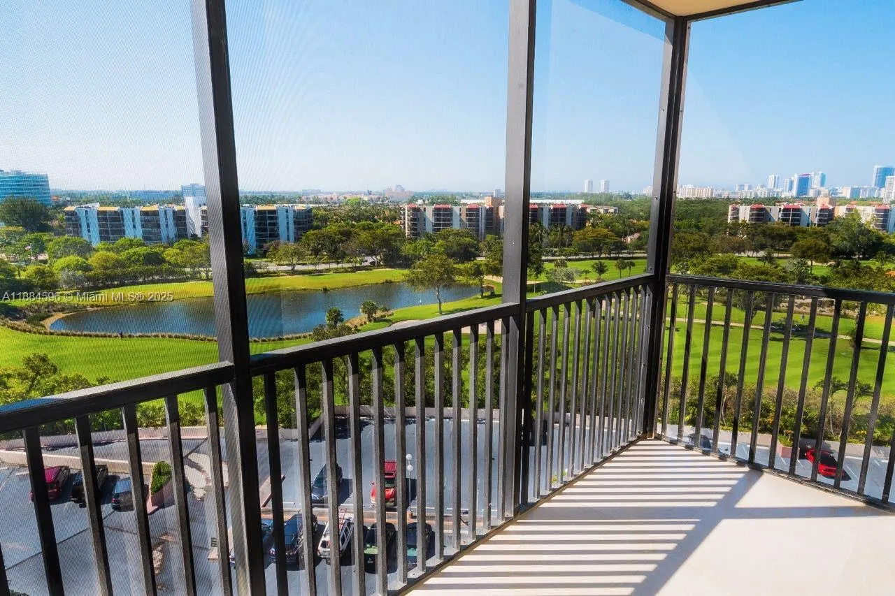 20301 W Country Club Dr, #1122
