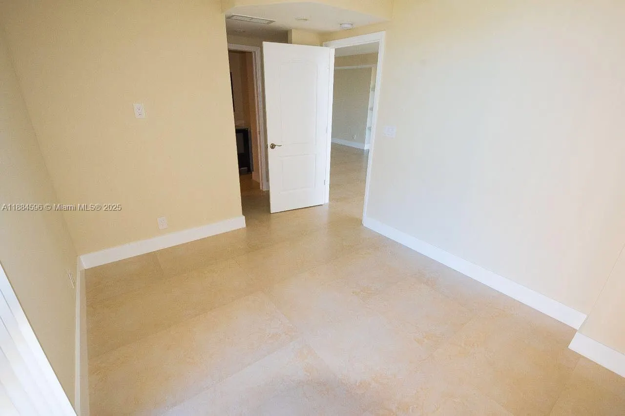 20301 W Country Club Dr, #1122