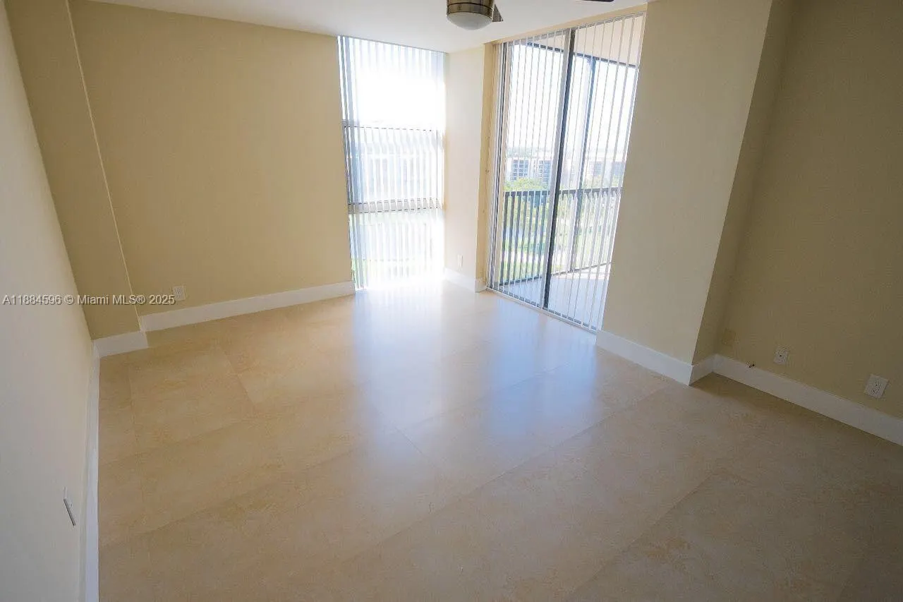 20301 W Country Club Dr, #1122