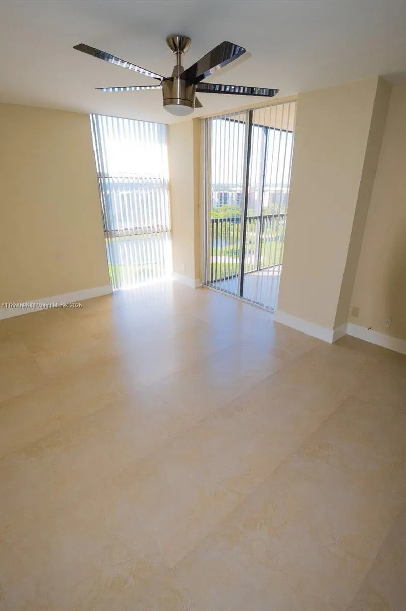 20301 W Country Club Dr, #1122