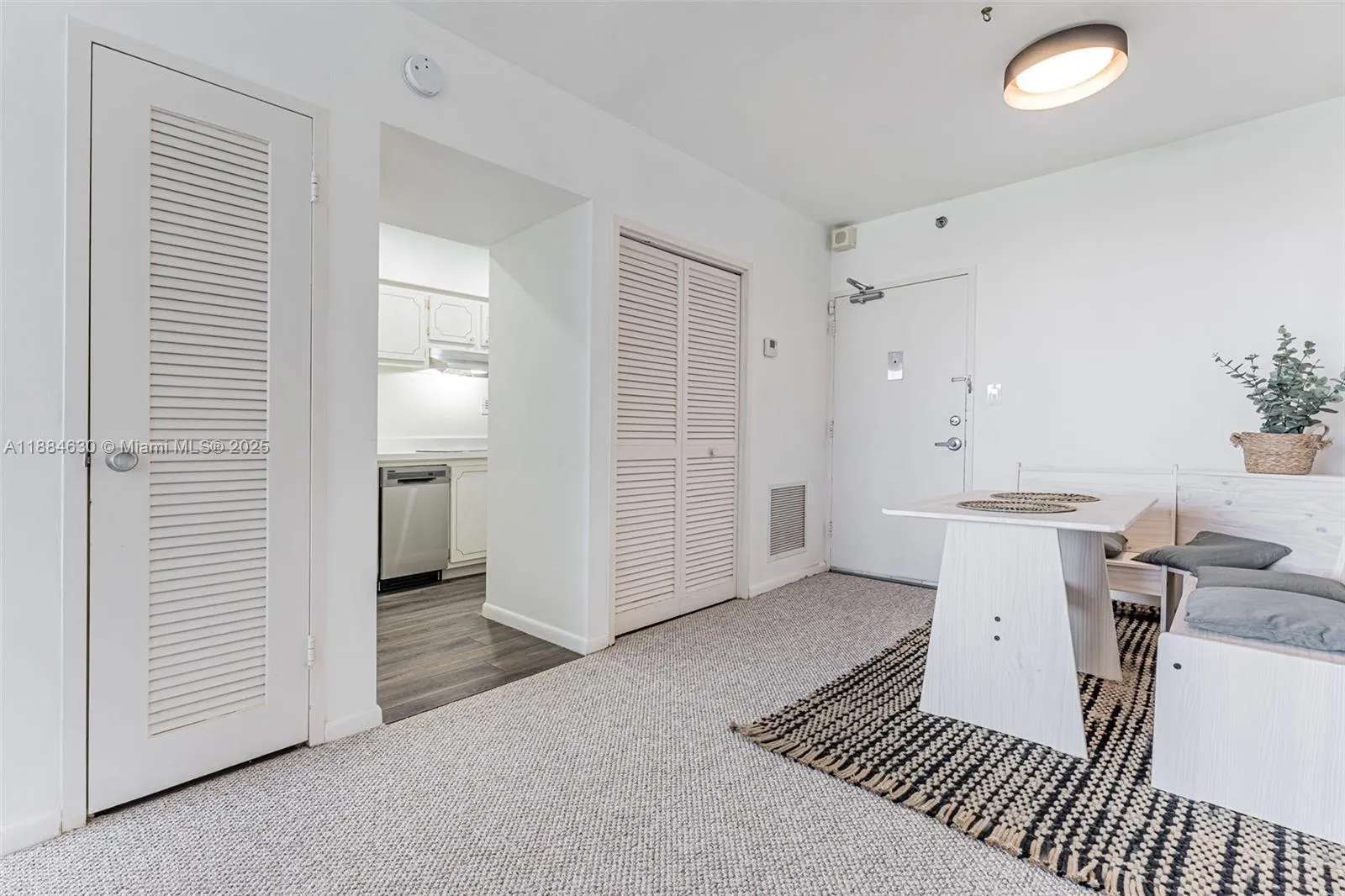 1000 West Ave, #432
