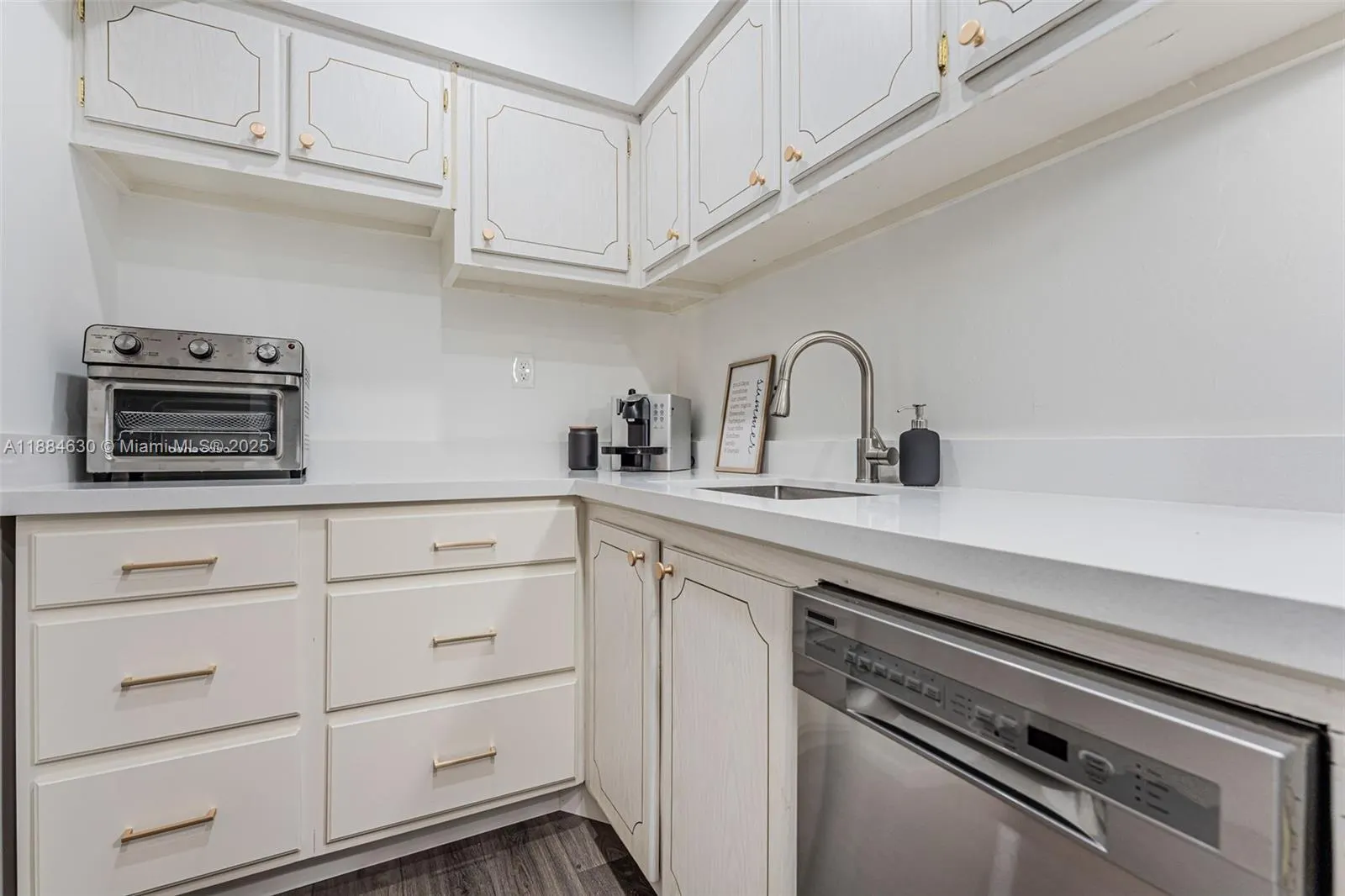1000 West Ave, #432