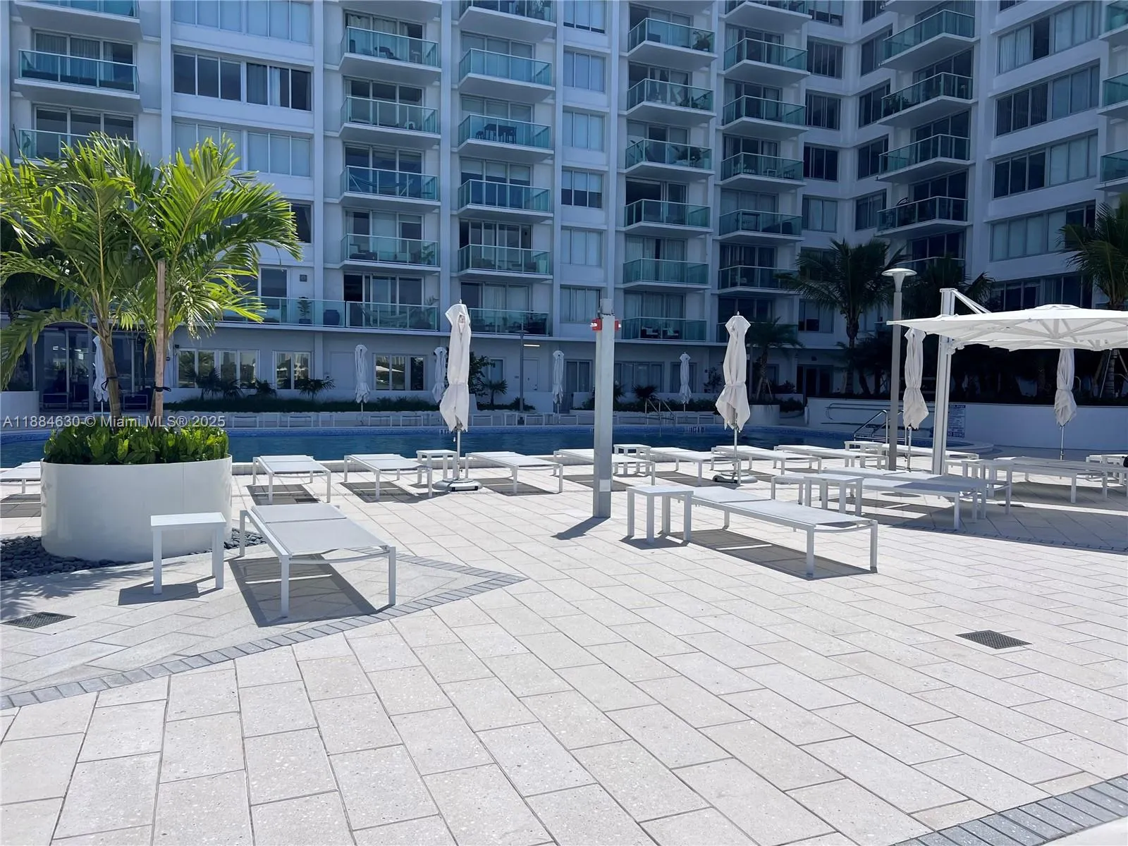 1000 West Ave, #432