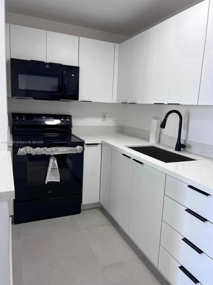 7820 NE Bayshore Ct, #101