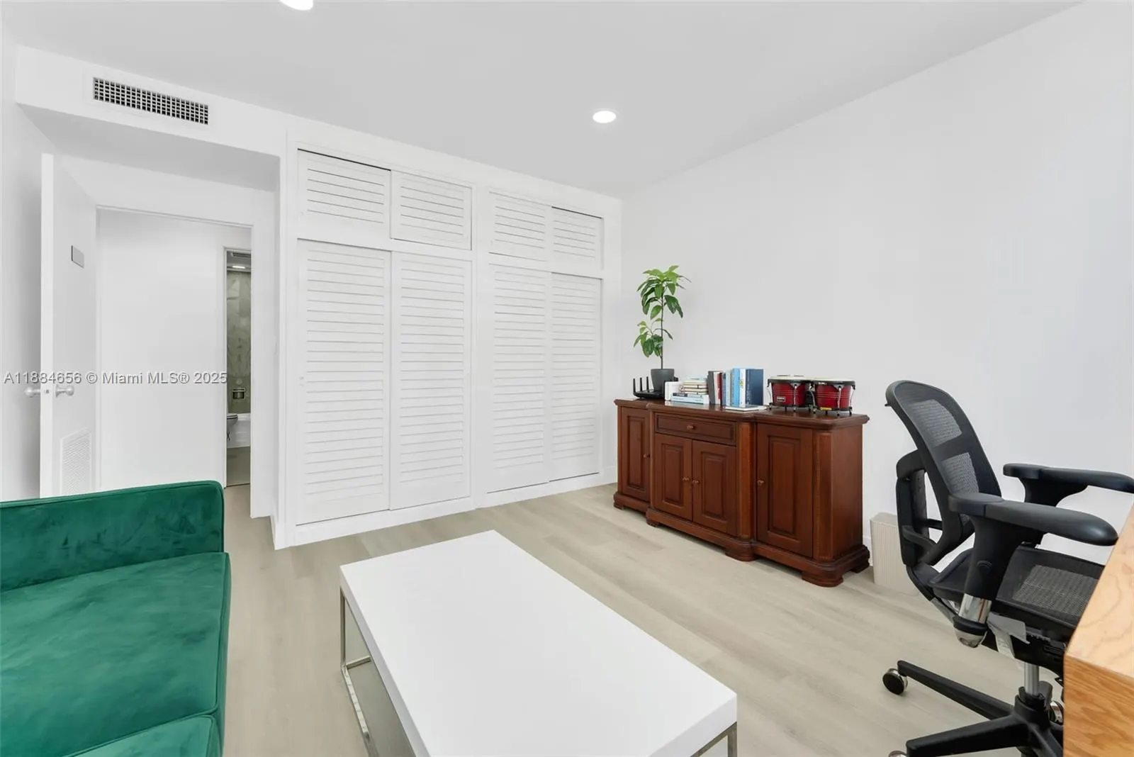 1408 Brickell Bay Dr, #518
