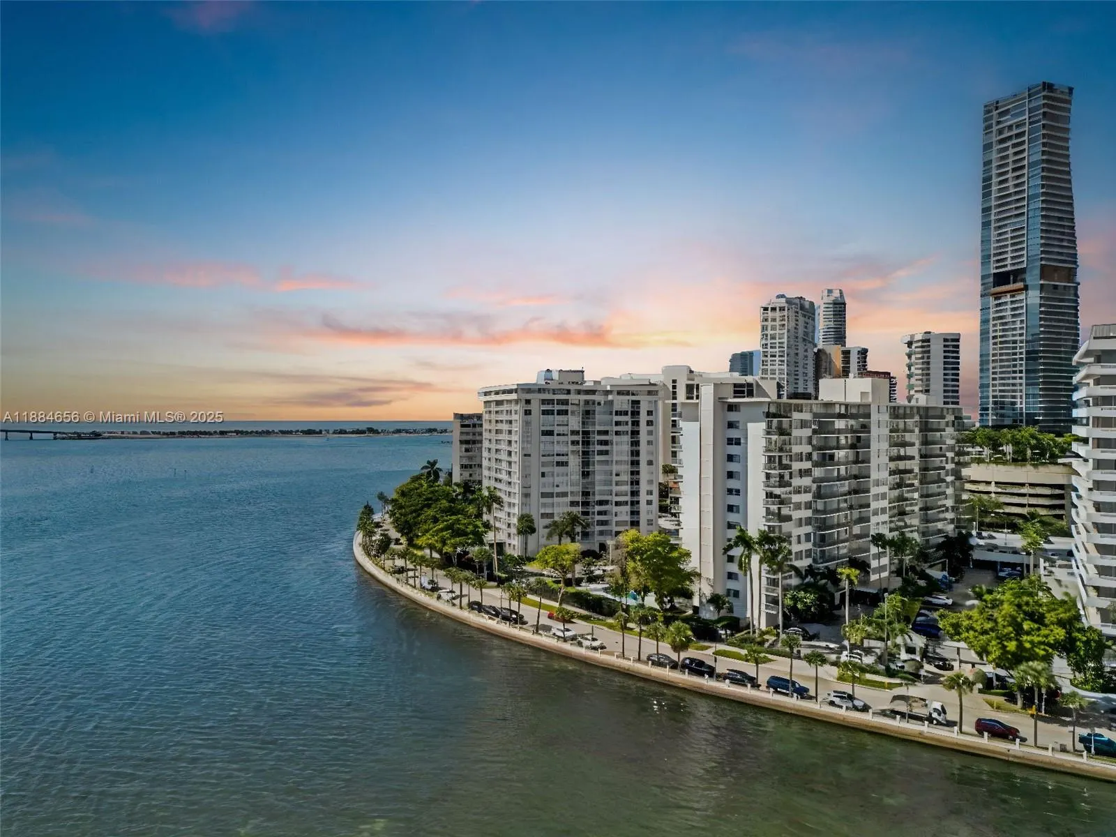 1408 Brickell Bay Dr, #518