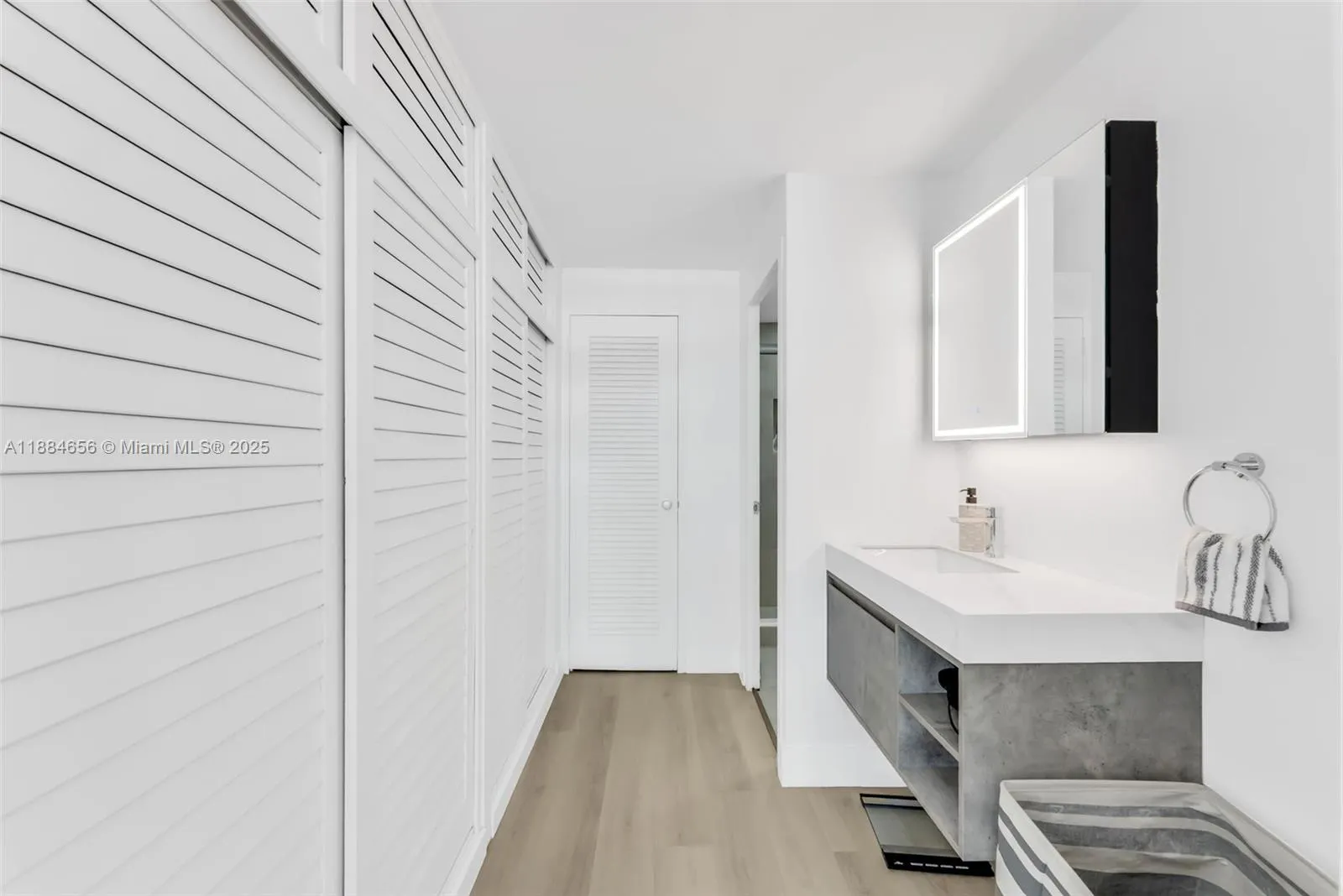 1408 Brickell Bay Dr, #518