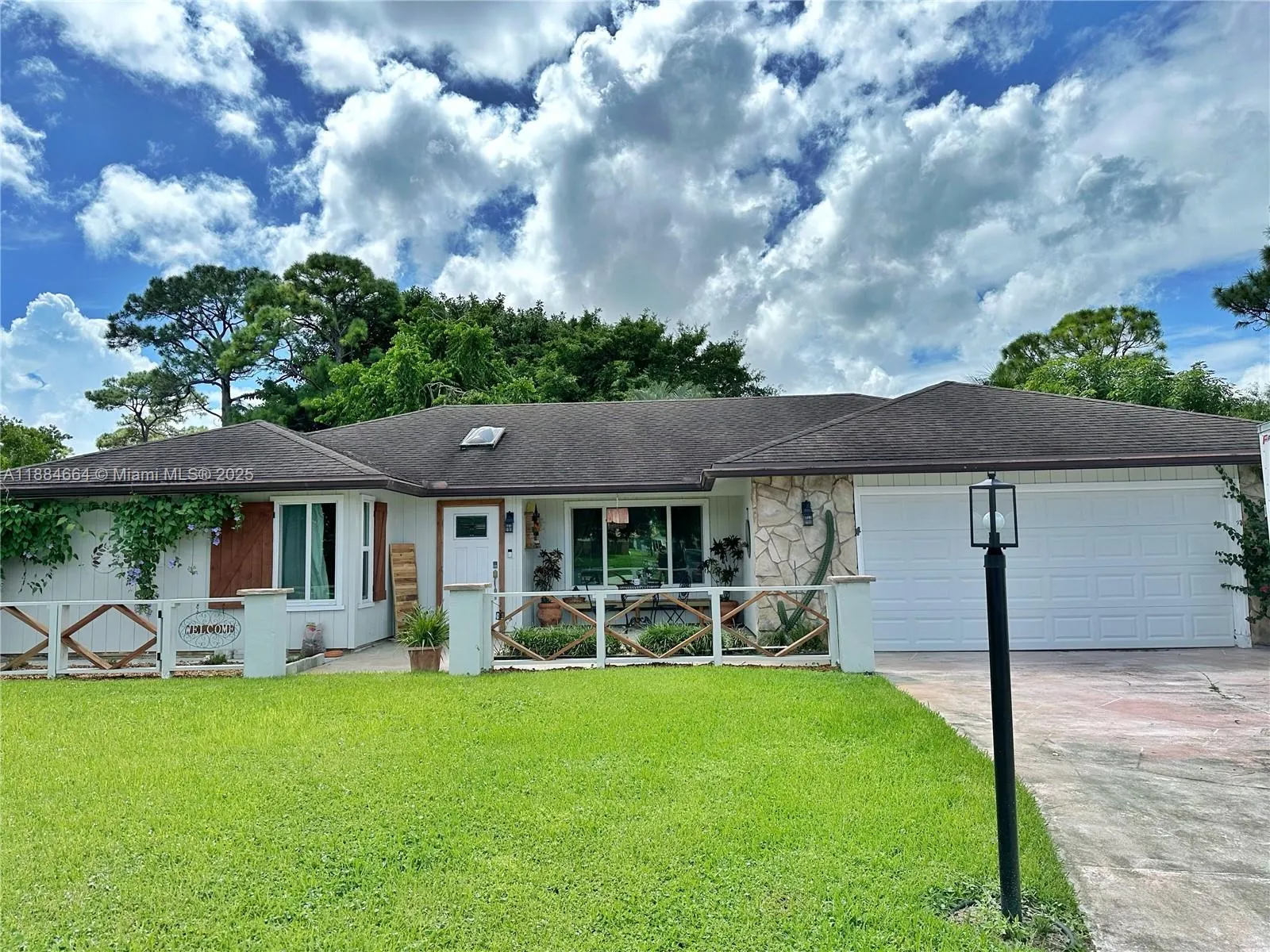 5425 Woods West Dr
