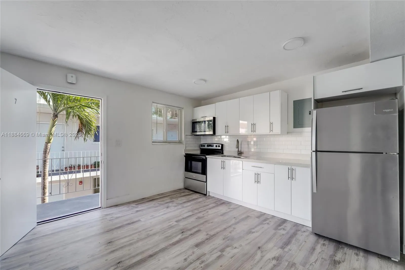 1630 NW 18th St, #12