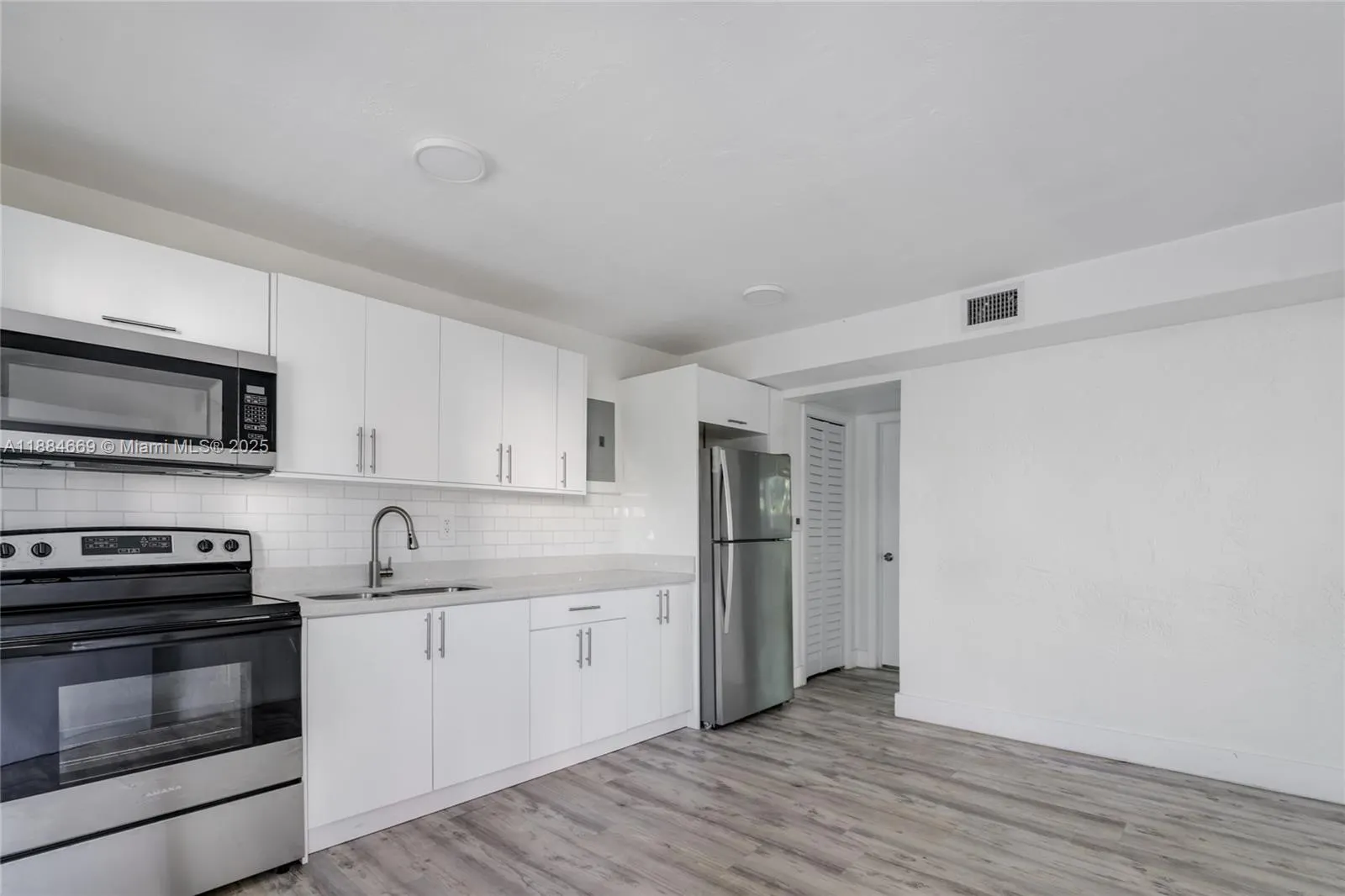 1630 NW 18th St, #12