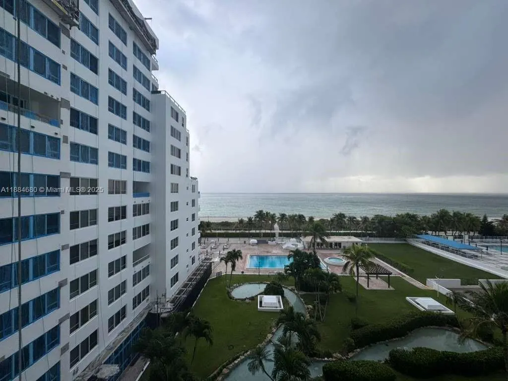 5005 Collins Ave, #714