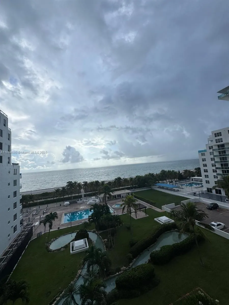 5005 Collins Ave, #714