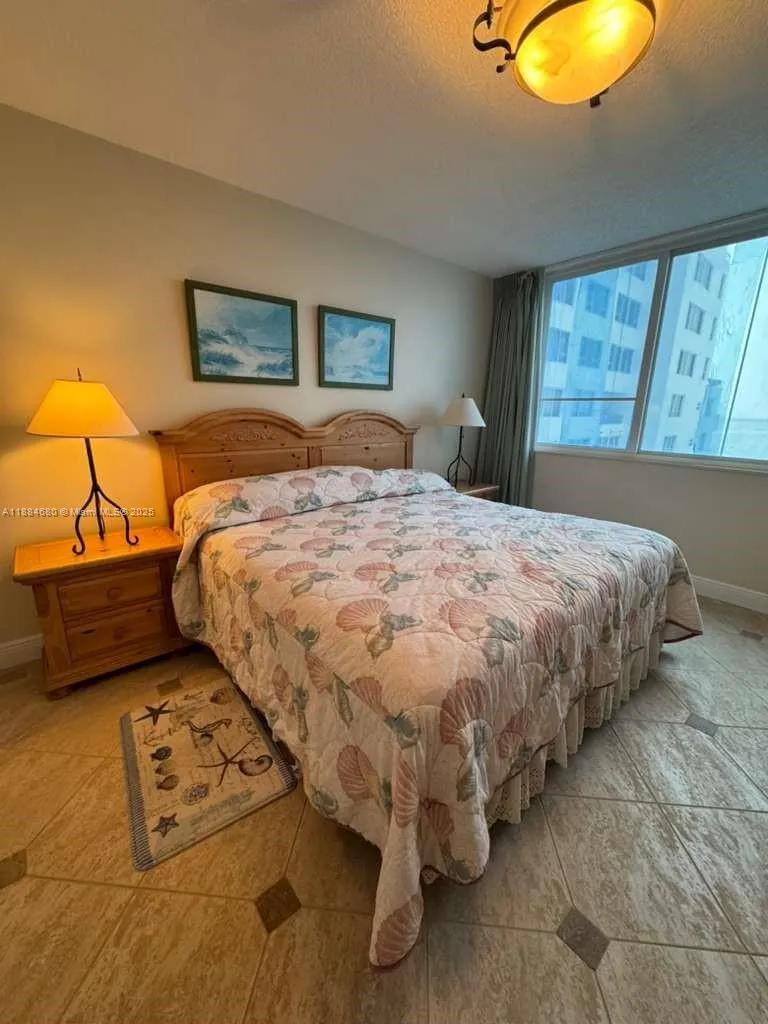 5005 Collins Ave, #714