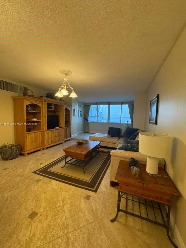 5005 Collins Ave, #714