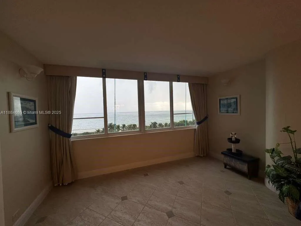 5005 Collins Ave, #714