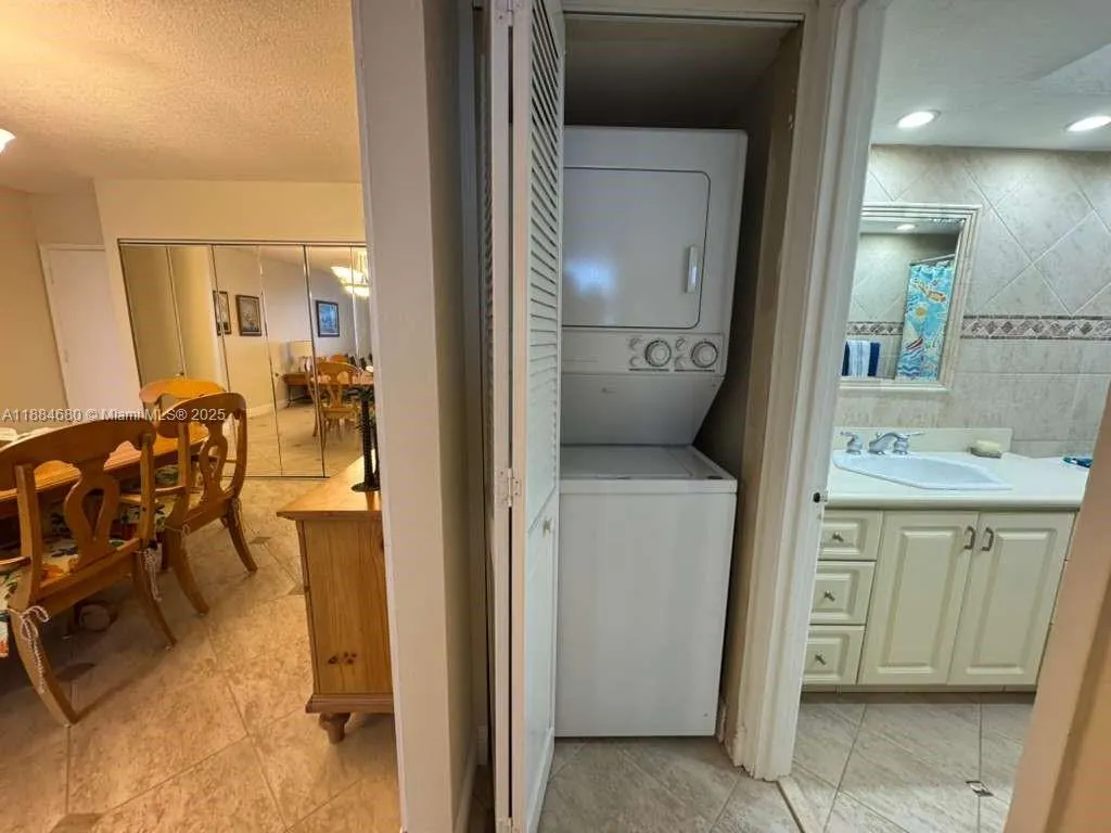 5005 Collins Ave, #714