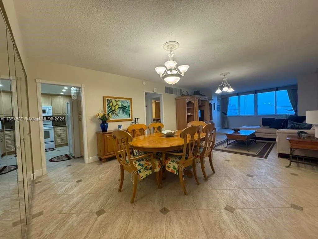 5005 Collins Ave, #714
