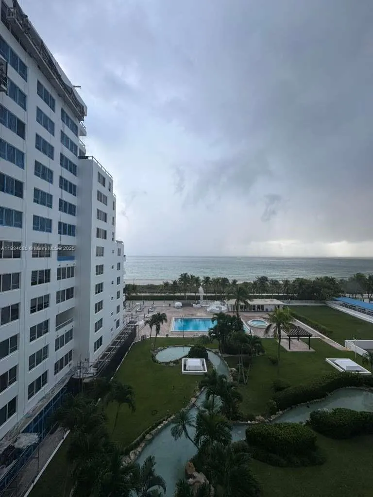5005 Collins Ave, #714