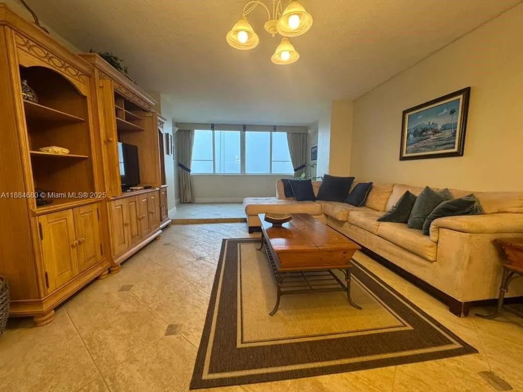 5005 Collins Ave, #714