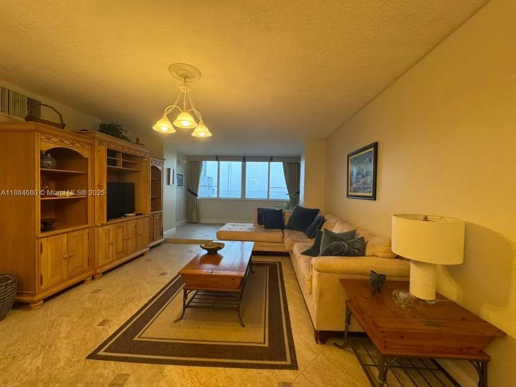5005 Collins Ave, #714