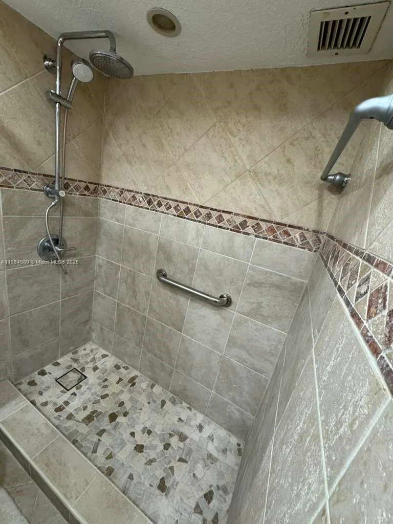5005 Collins Ave, #714