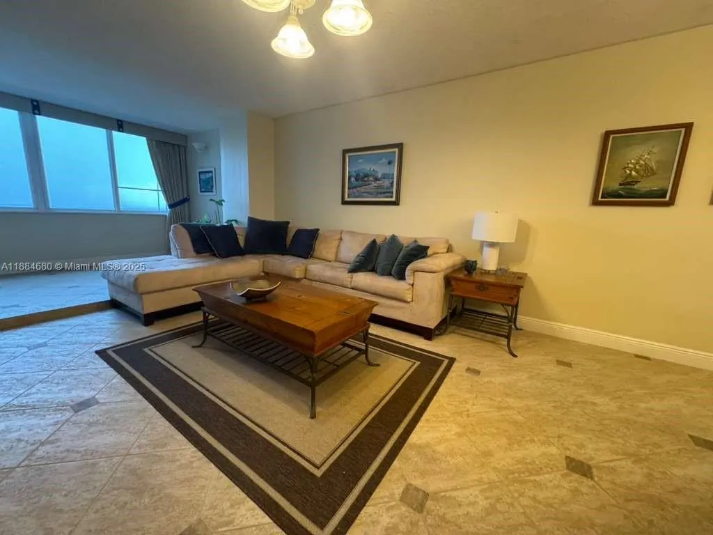 5005 Collins Ave, #714