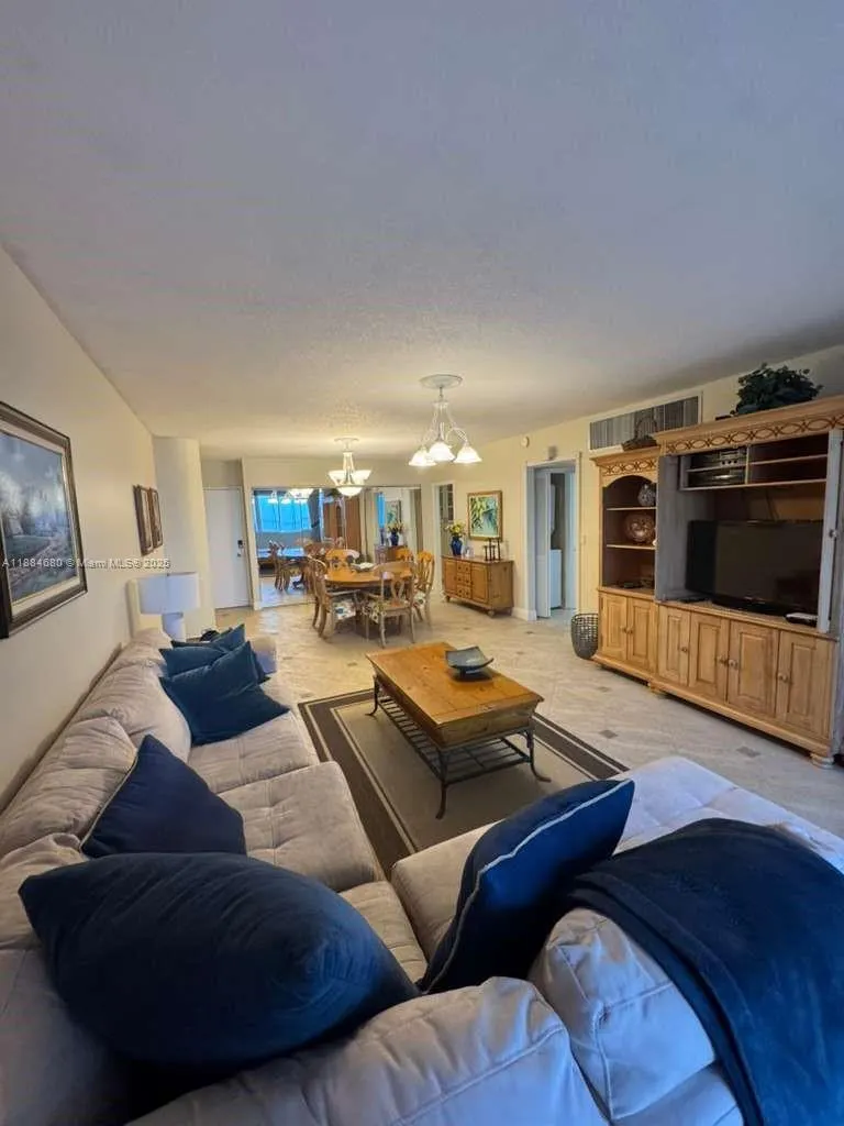 5005 Collins Ave, #714