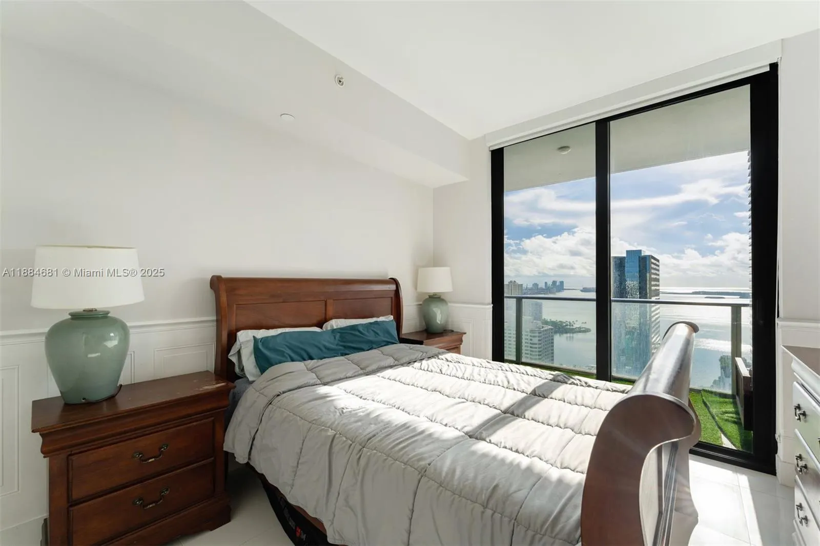 1010 Brickell Ave, #3004