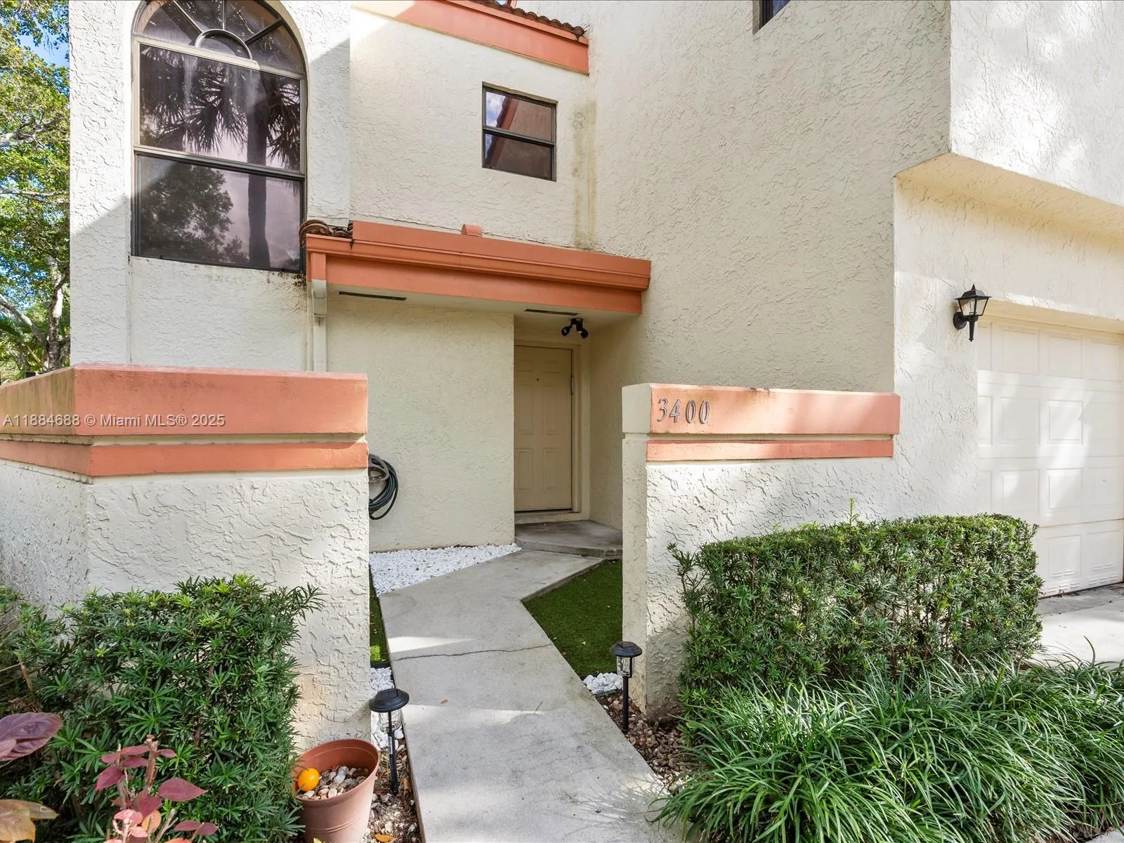 3400 Emerald Oaks Dr, #801