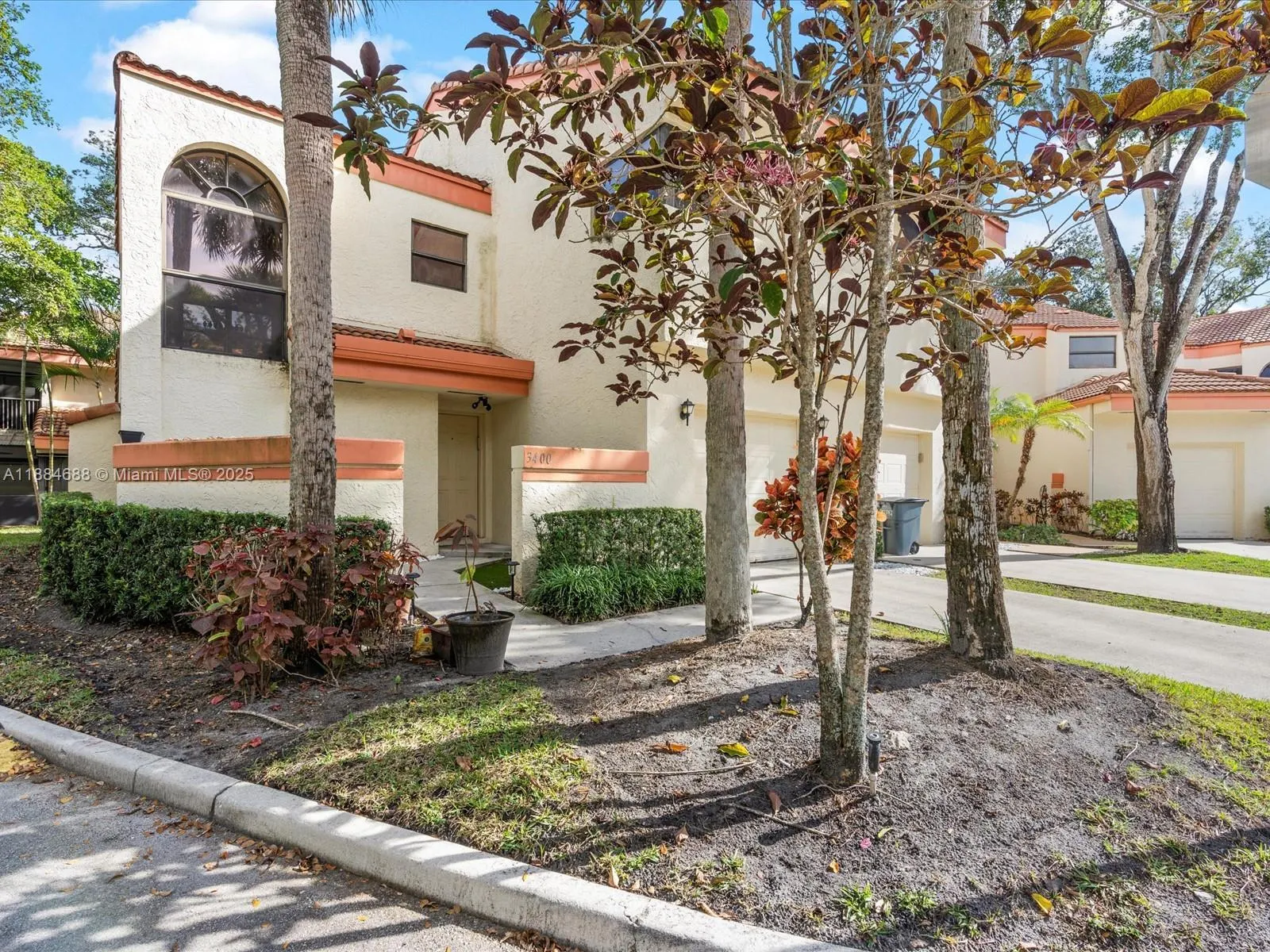 3400 Emerald Oaks Dr, #801