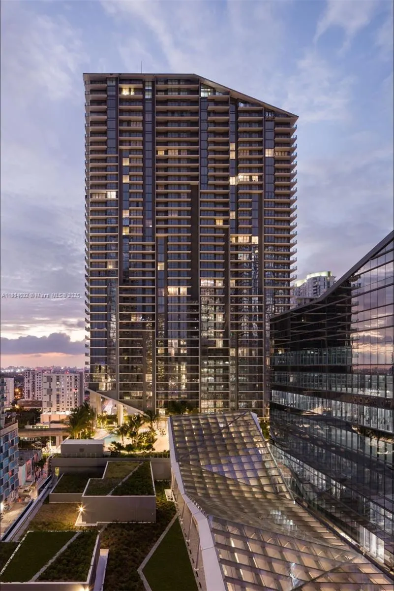 88 SW 7, #3506