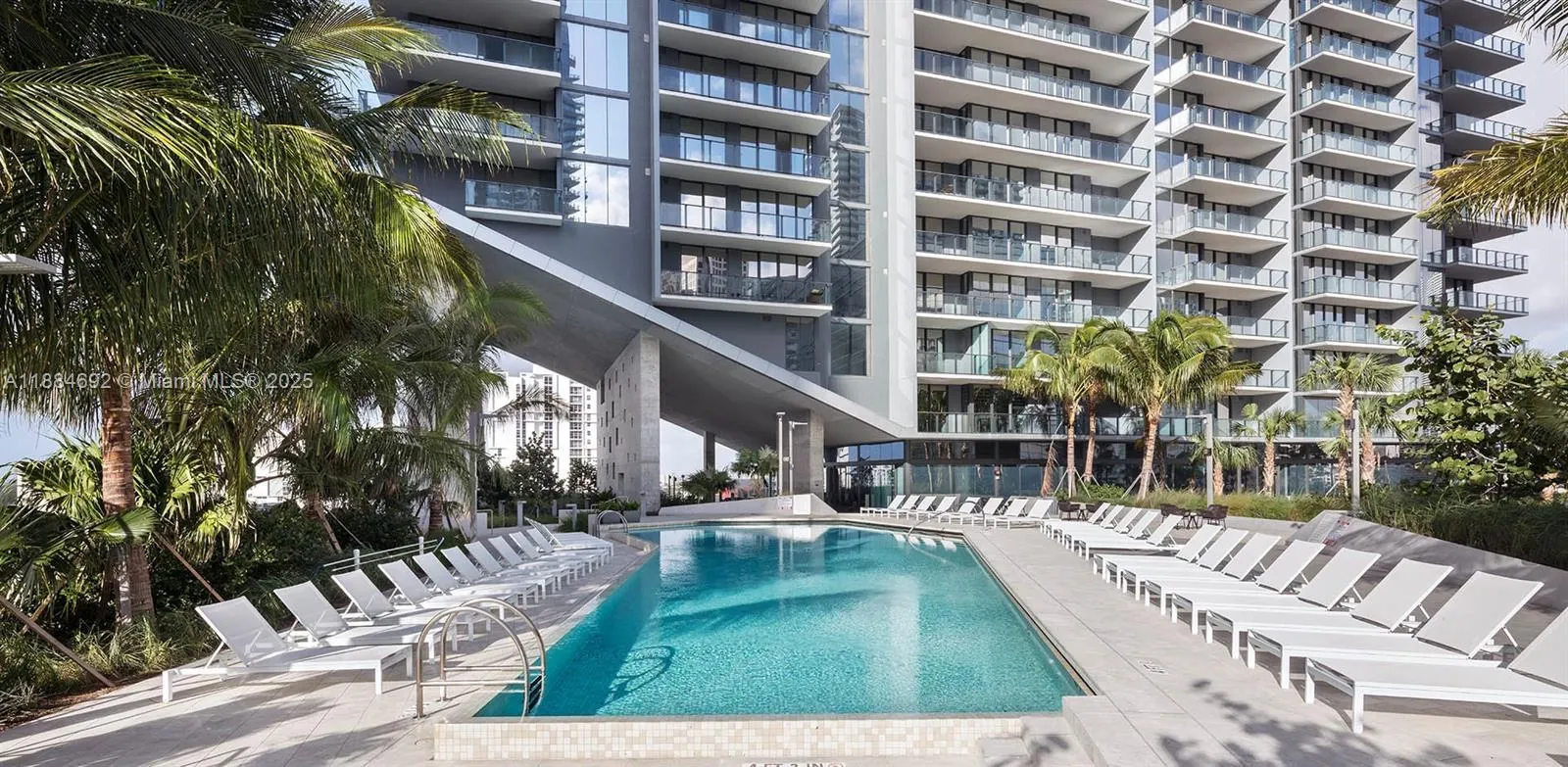 88 SW 7, #3506