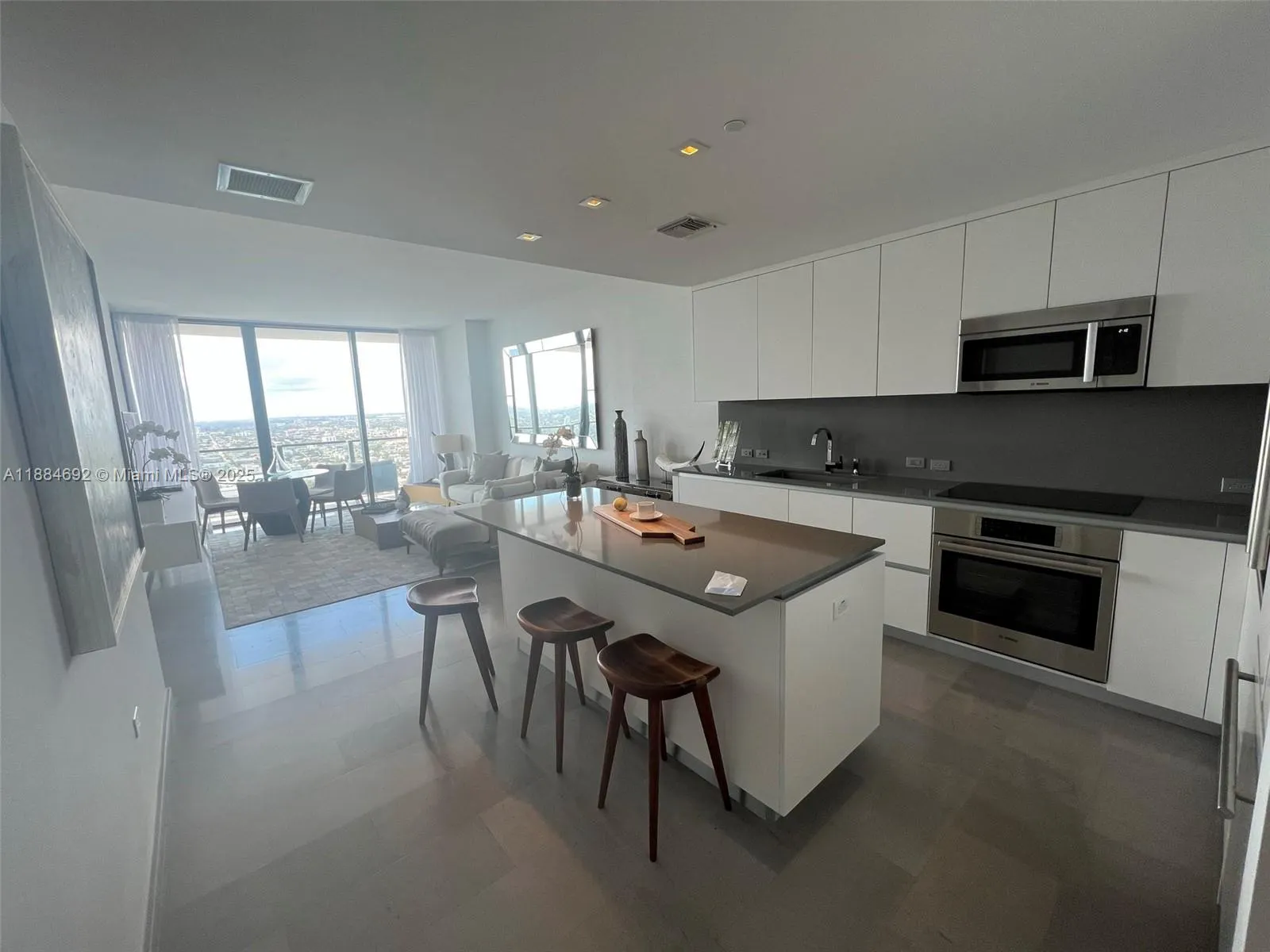 88 SW 7, #3506