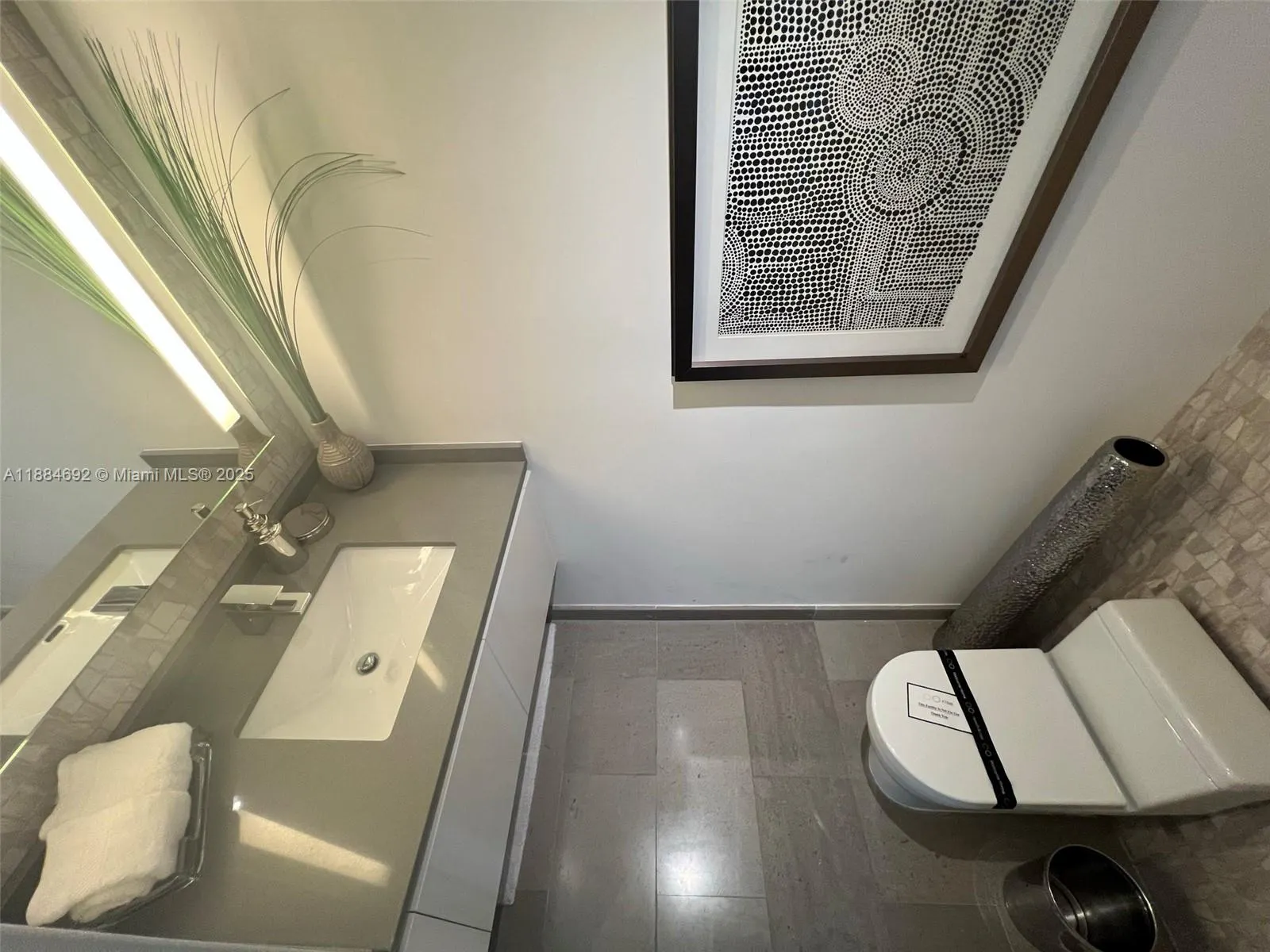 88 SW 7, #3506
