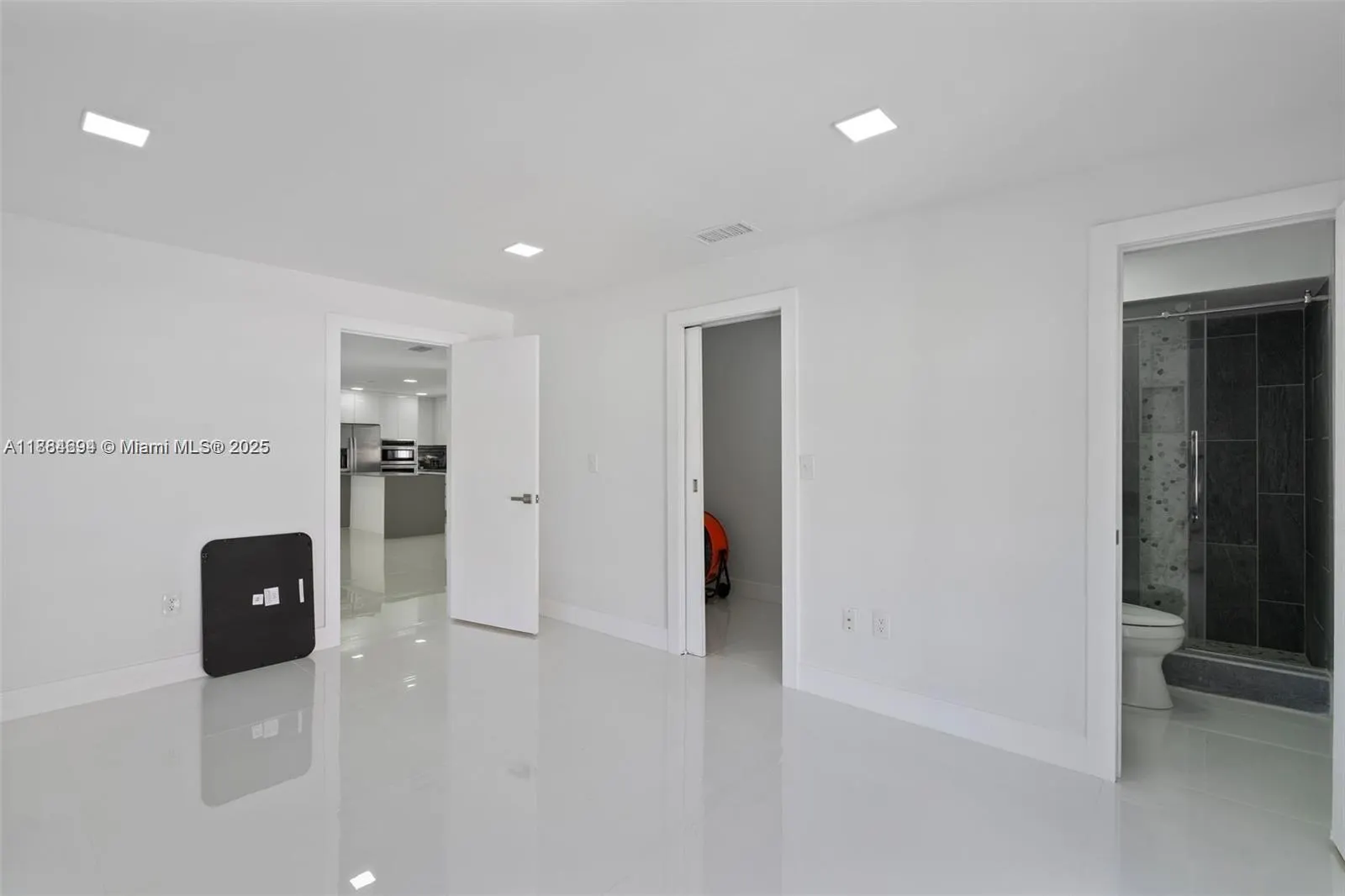 13880 Lazy LN