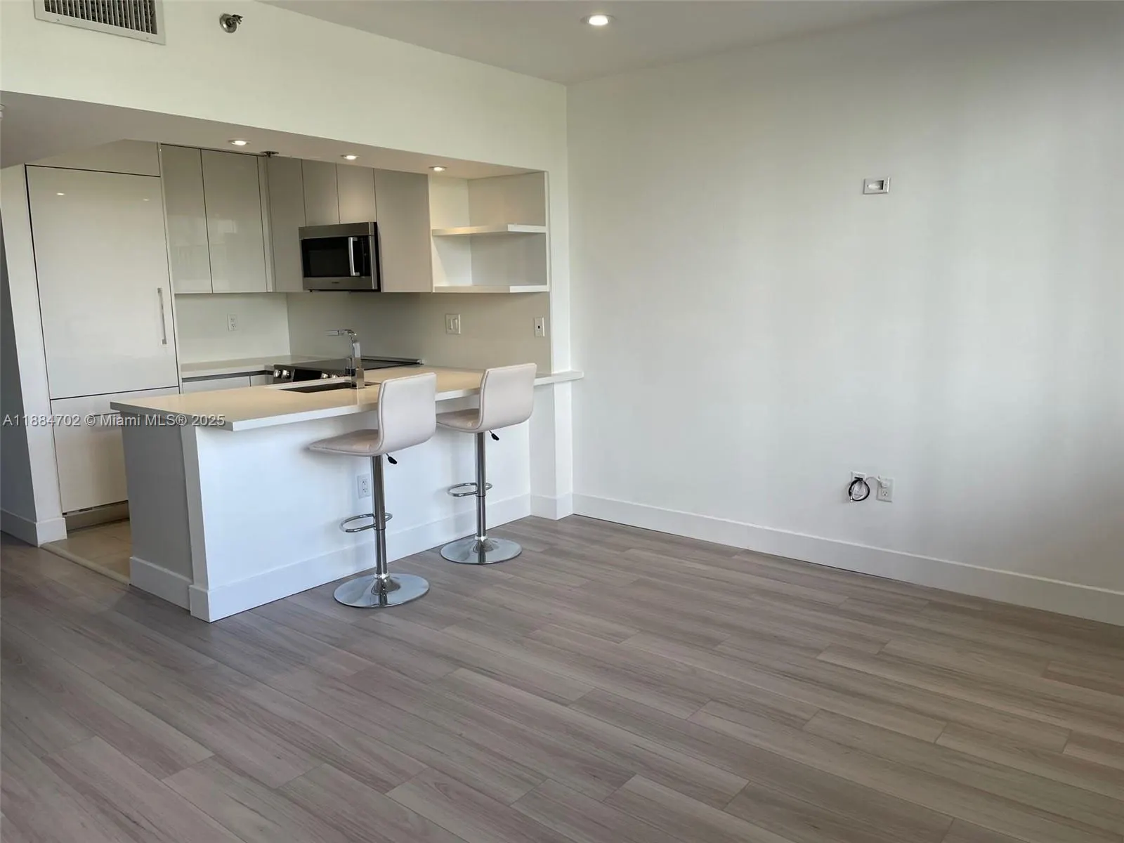 540 Brickell Key Dr, #507