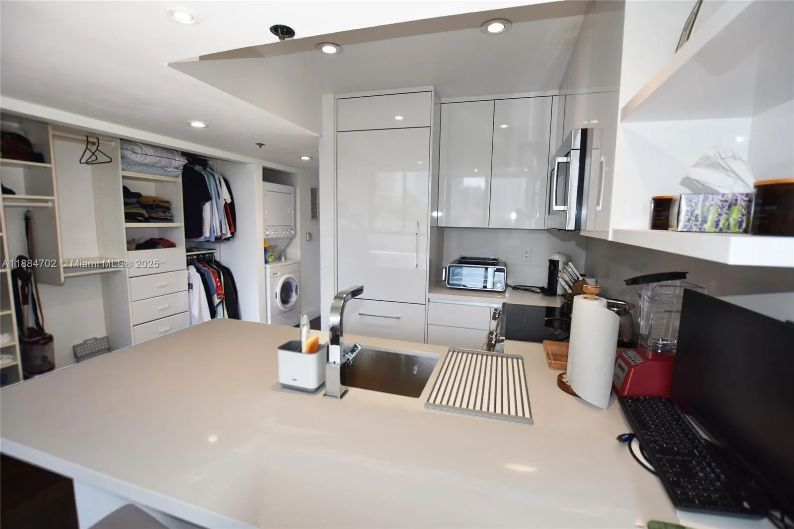 540 Brickell Key Dr, #507