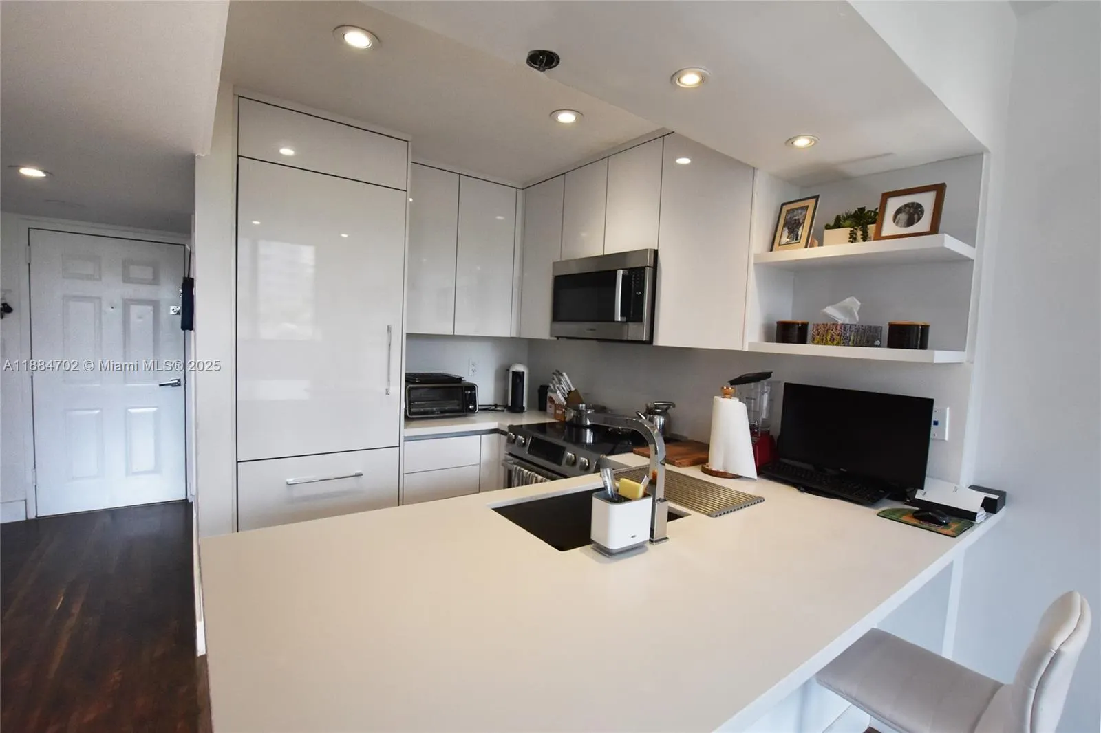 540 Brickell Key Dr, #507
