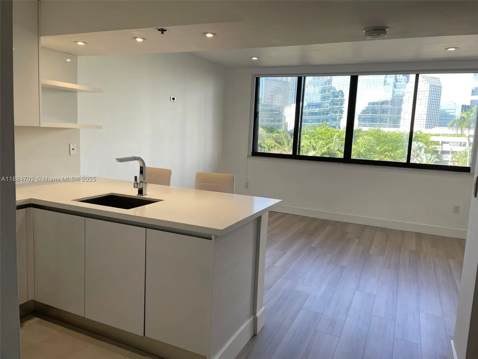 540 Brickell Key Dr, #507