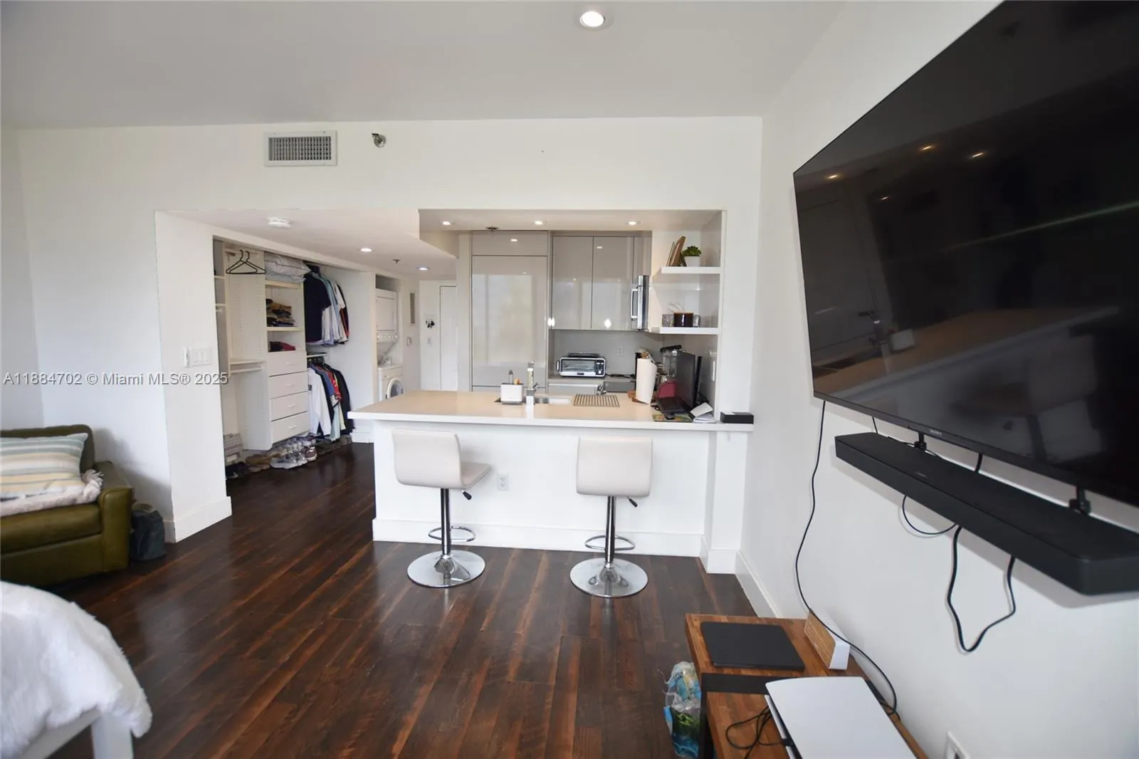 540 Brickell Key Dr, #507