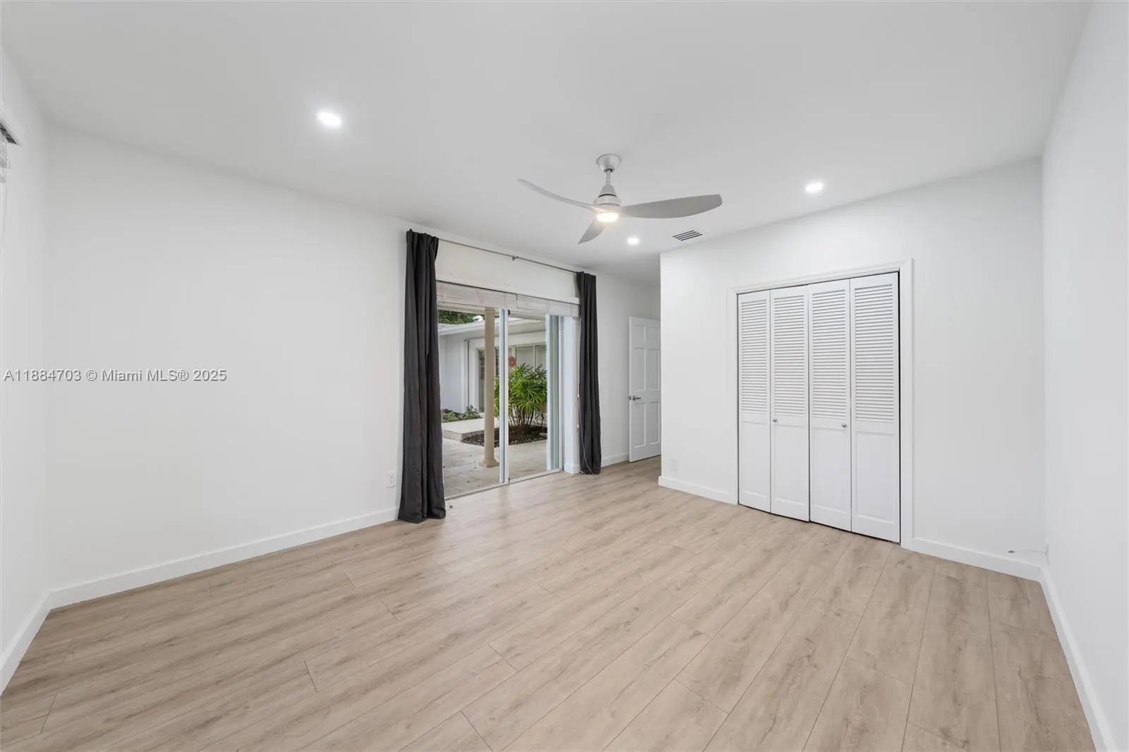 1825 Alamanda Dr