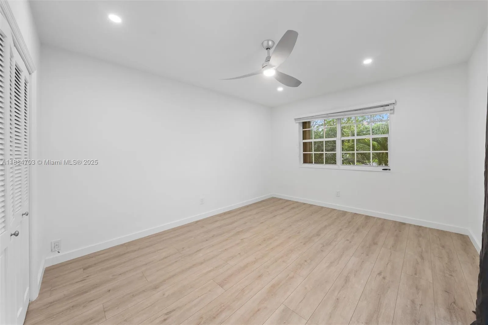 1825 Alamanda Dr