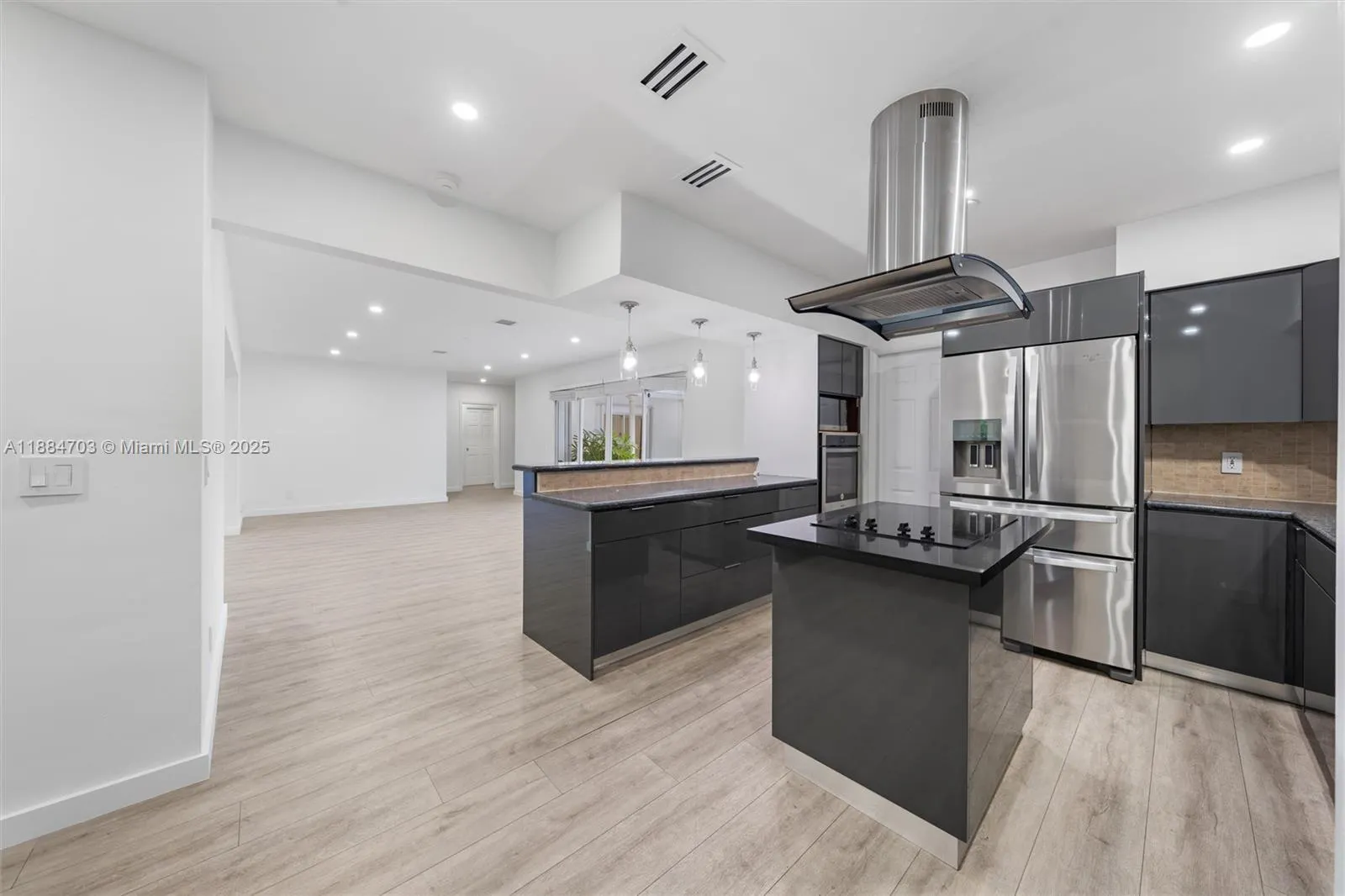1825 Alamanda Dr