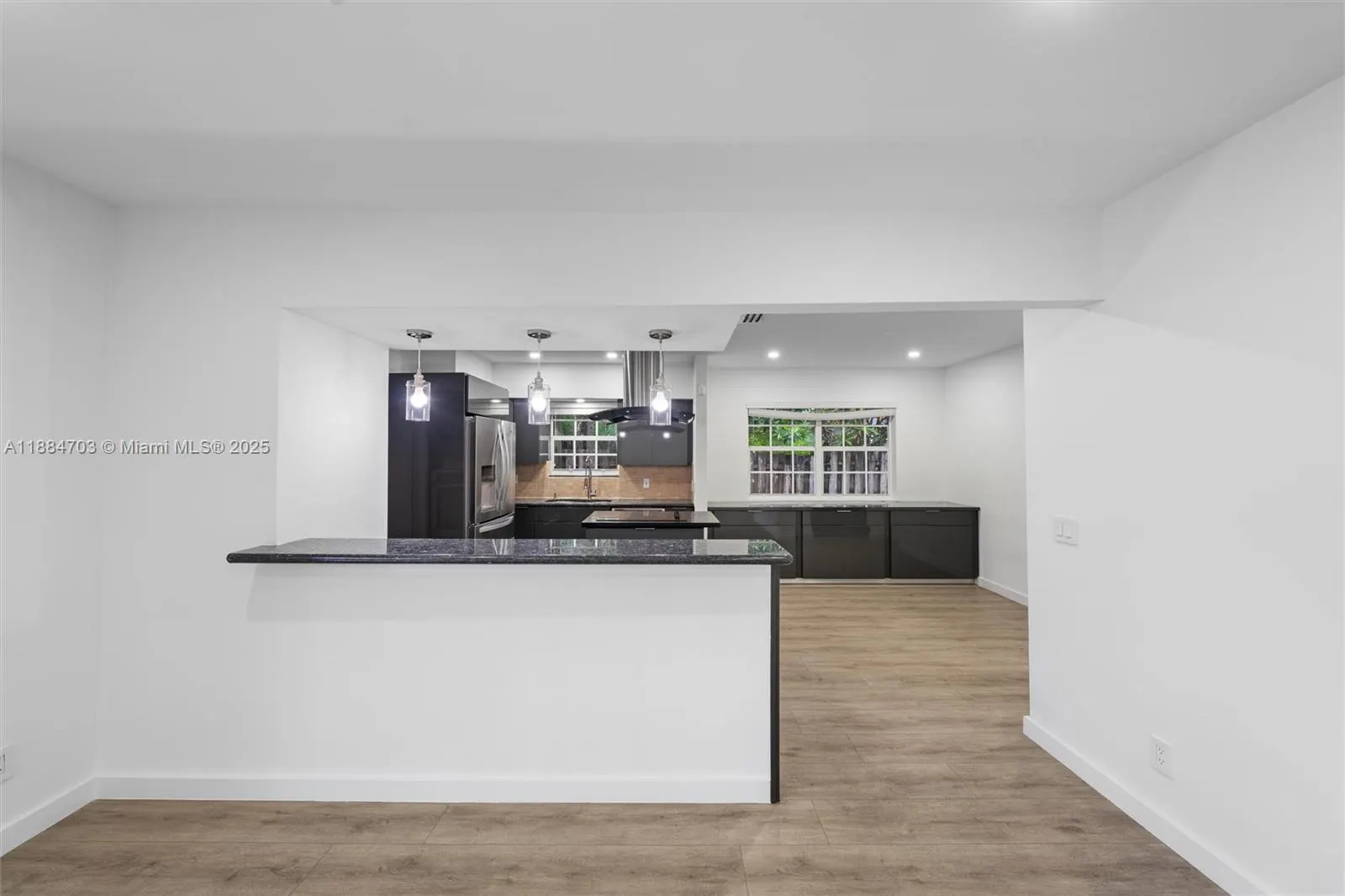 1825 Alamanda Dr