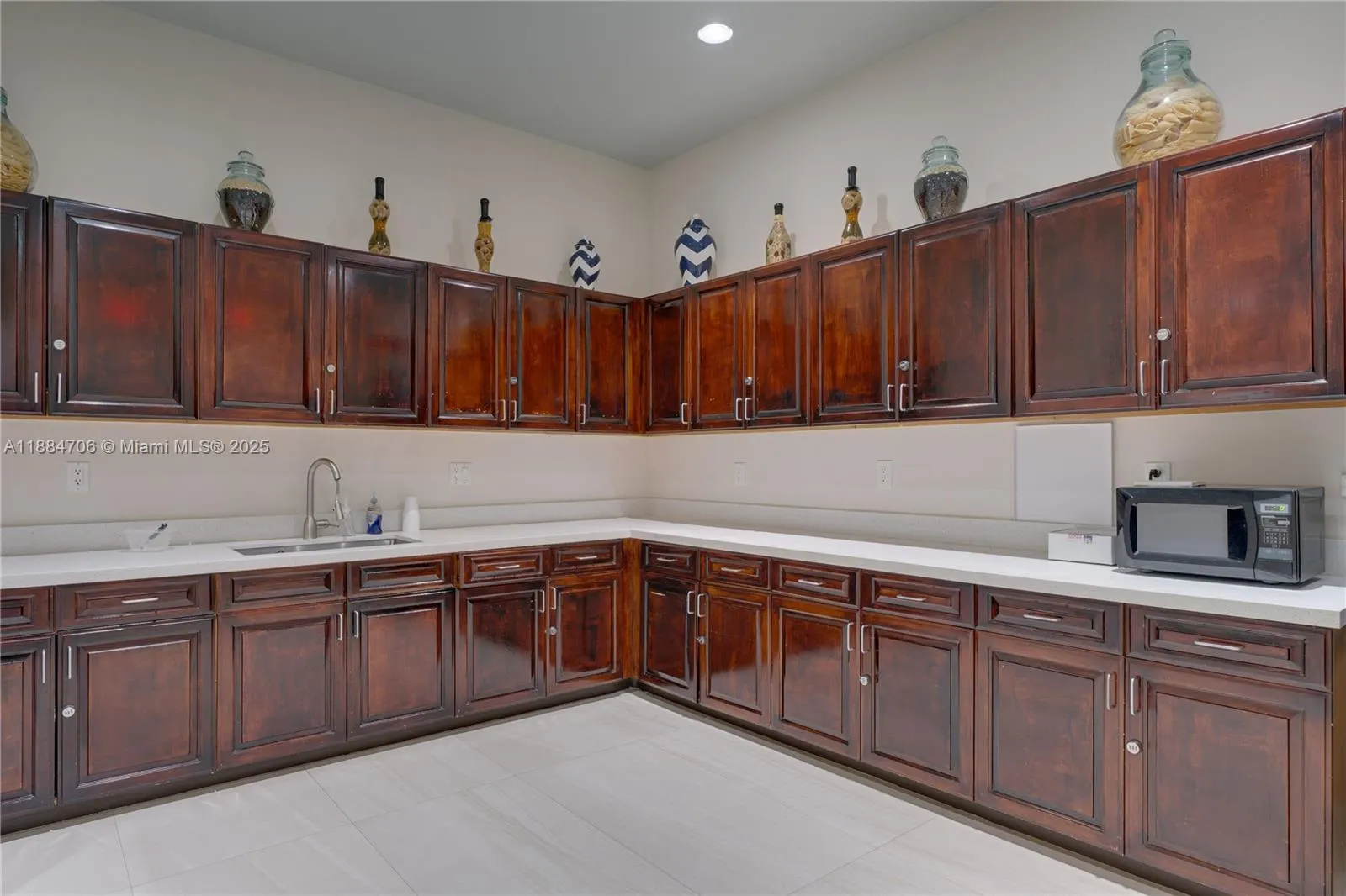 625 SE 30th Ter