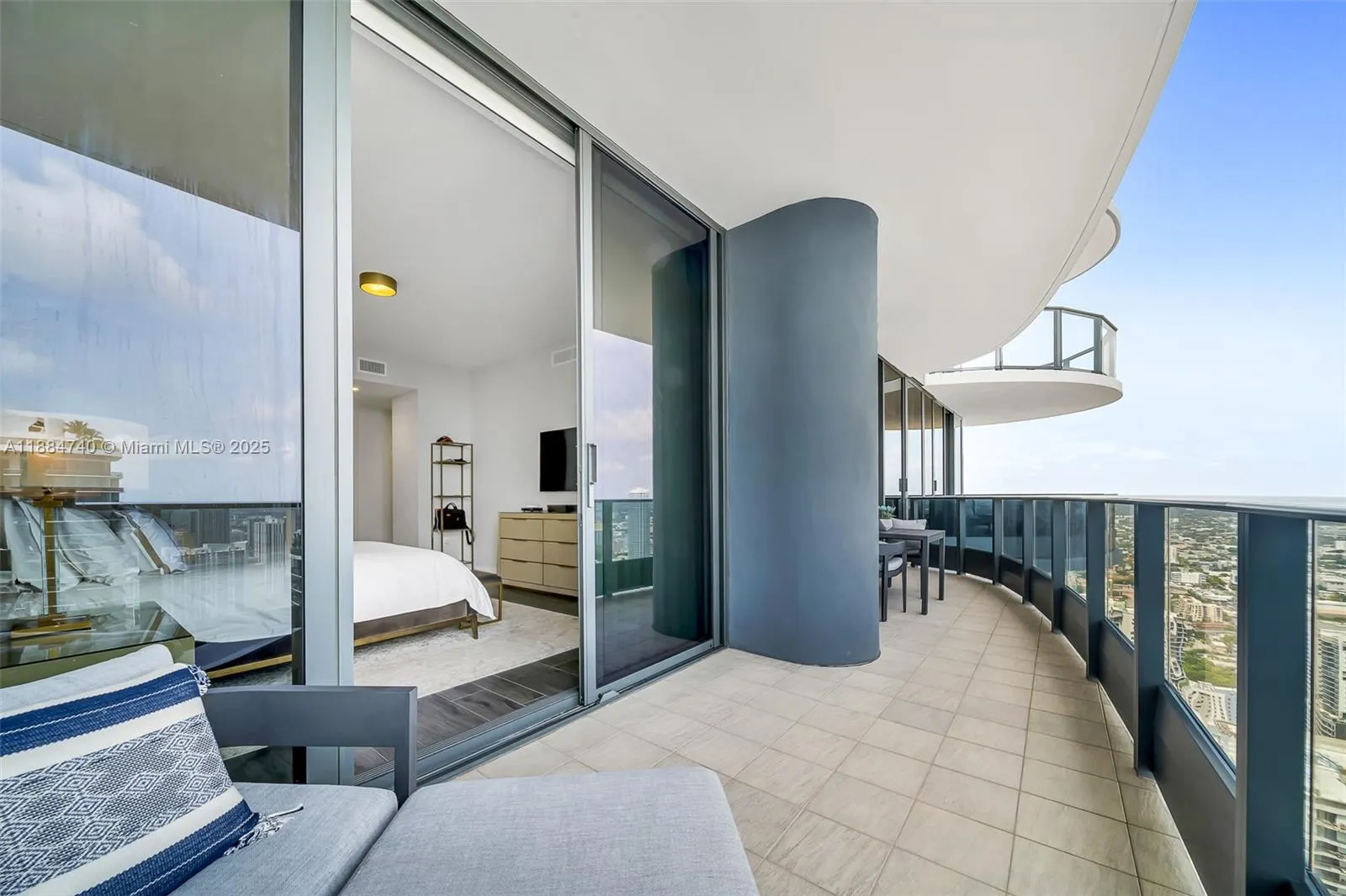 1000 Brickell Plz, #PH5807